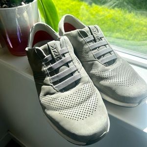 Kizik Mens New York Gray Leather Hands Free Sneakers Size 9